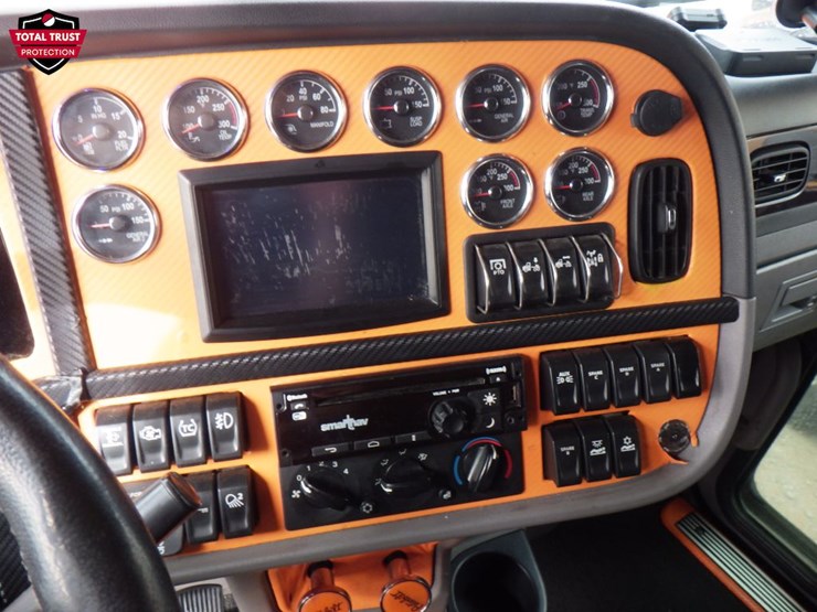 2023-peterbilt-389-image-19