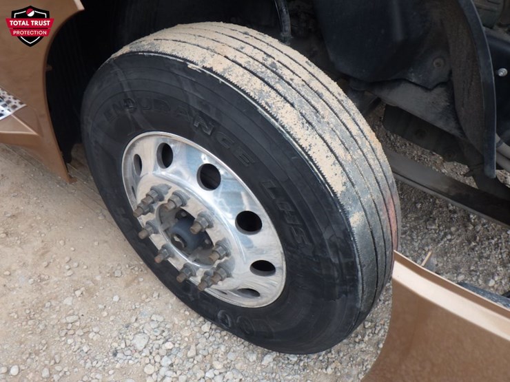 2023-volvo-vnl-300-image-22