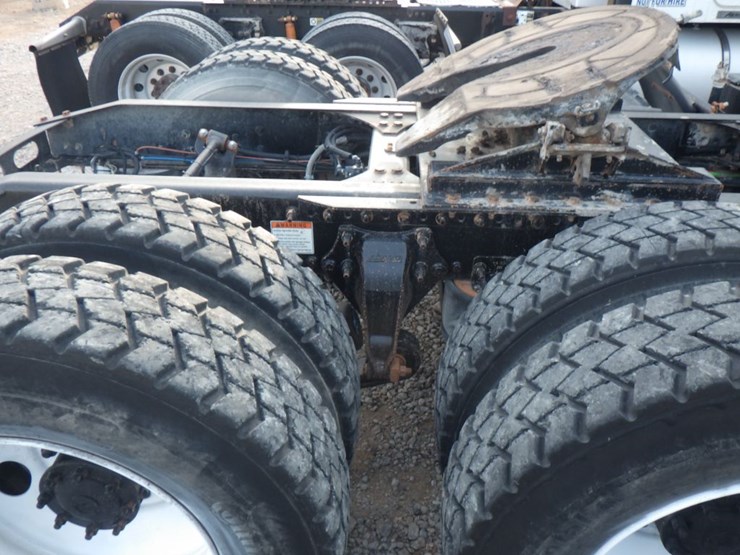 2014-freightliner-coronado-image-5