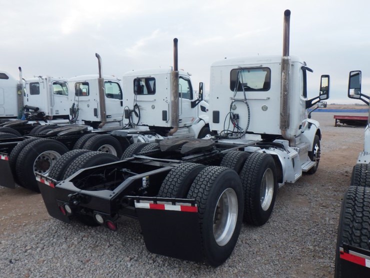 2018-peterbilt-579-image-7