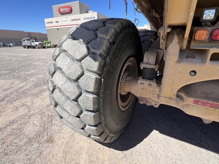 2012-caterpillar-740b-image-15