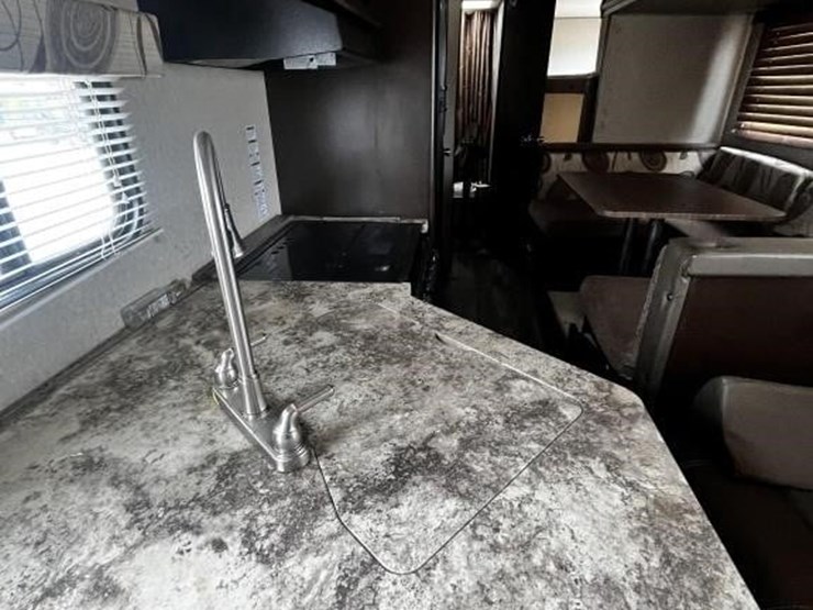 l2--2016-forest-river-travel-trailer-image-18