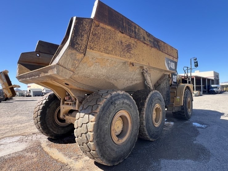 2013-caterpillar-740b-image-5