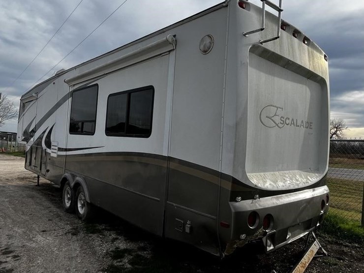 l1--2006-escalade-32'-travel-trailer-image-3