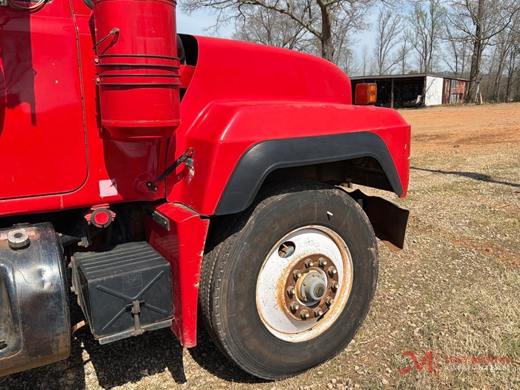 1993-mack-rd690s-image-21