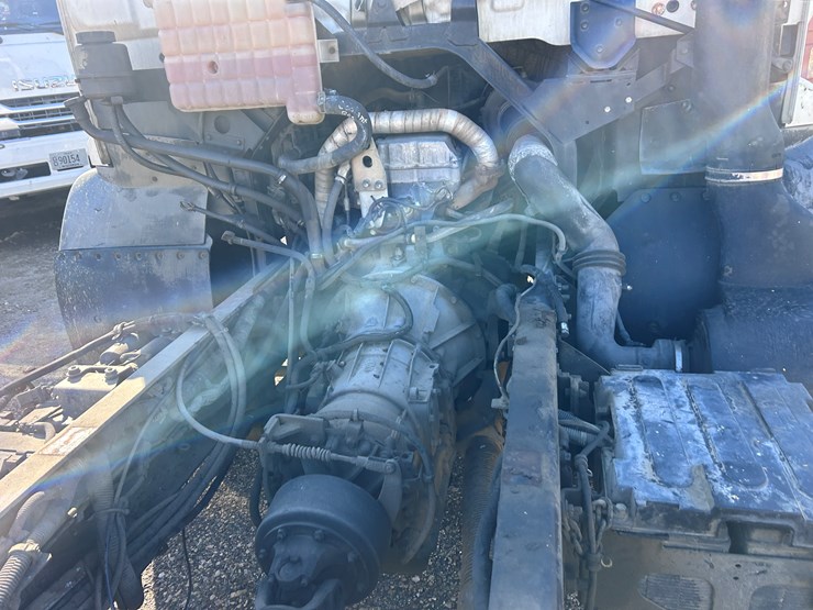 #1694-•-2004-isuzu-cab-and-chassis-image-30