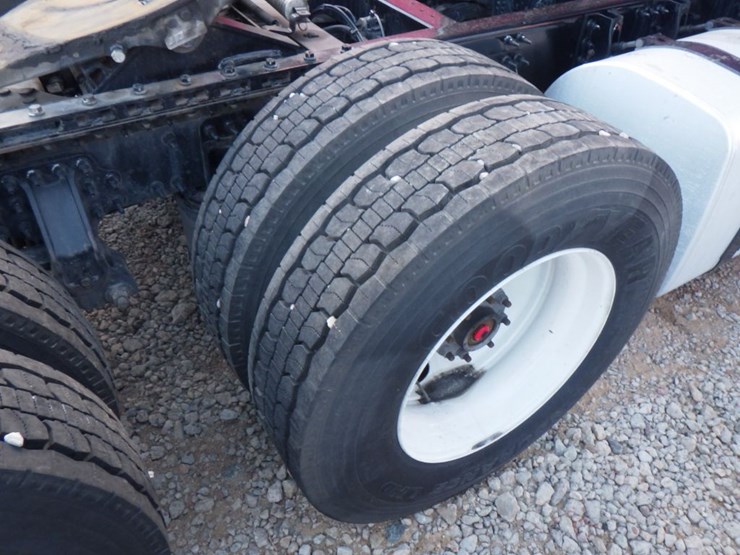 2021-volvo-vnl-300-image-6