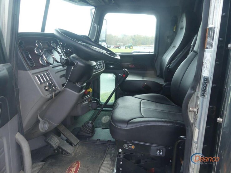 2022-peterbilt-389-image-14