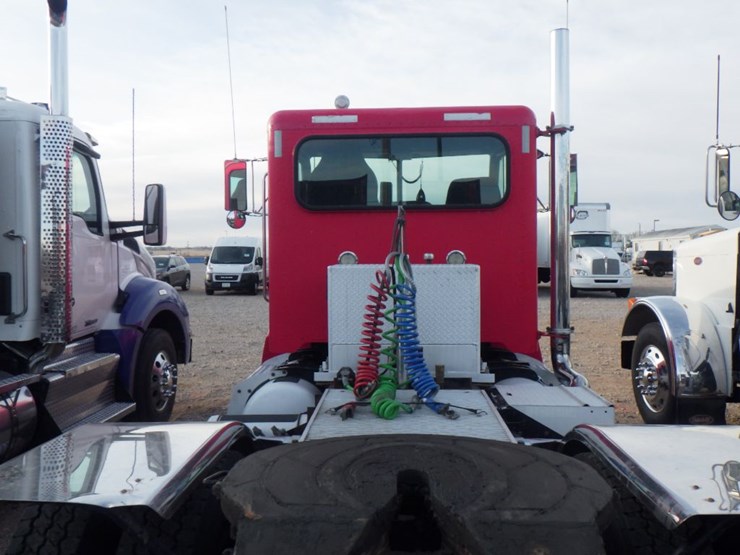 2002-peterbilt-385-image-10