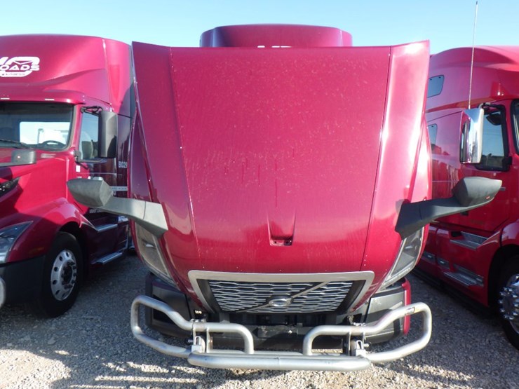 2021-volvo-vnl-300-image-21