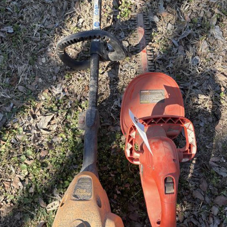 #272 • (2) Black & Decker & Poulan Straight Shaft Trimmer