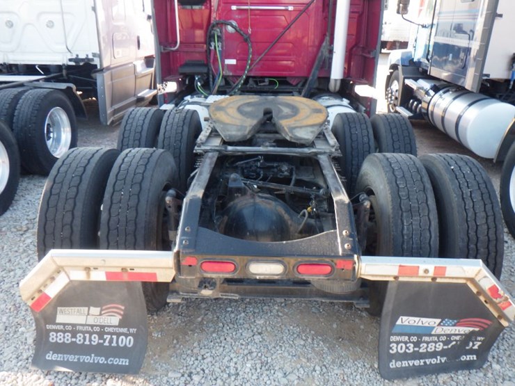 2020-volvo-vnl-760-image-11