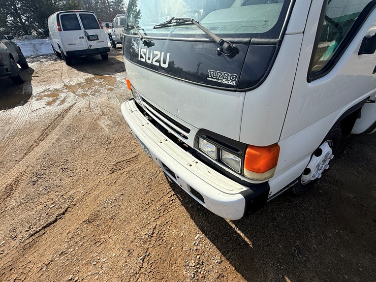 2004-isuzu-npr-image-11