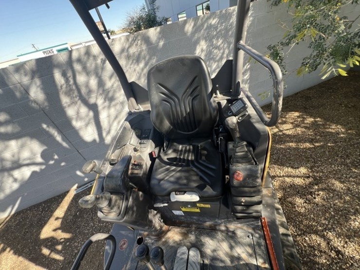 2022-volvo-ecr25d-image-17