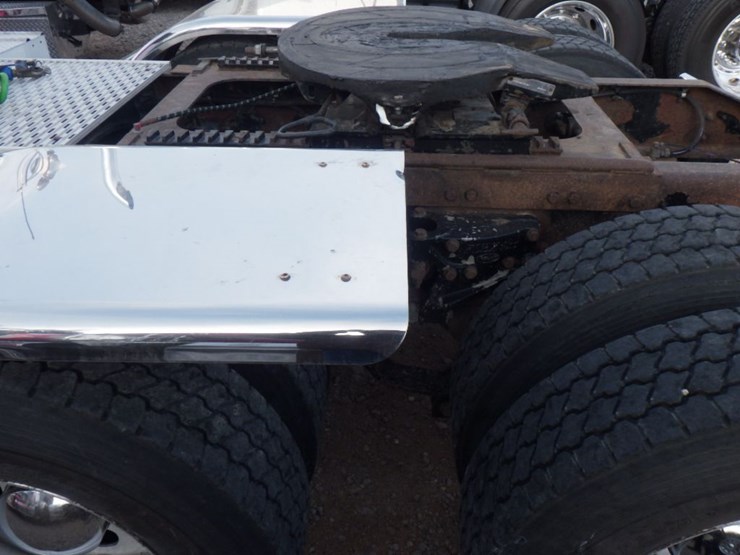 2002-peterbilt-385-image-14