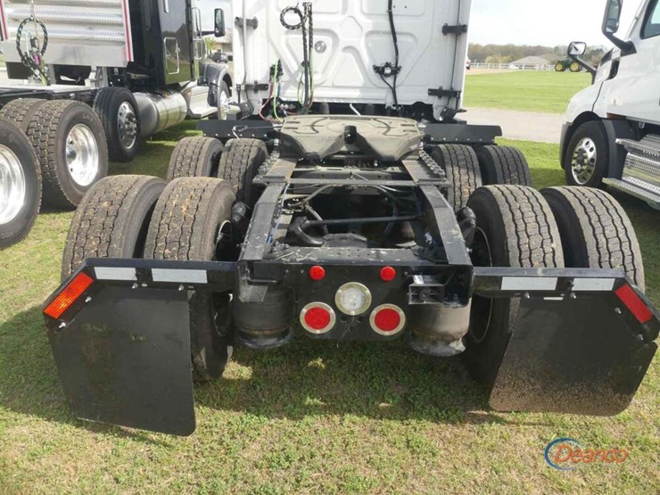 2026-freightliner-cascadia-116-image-6