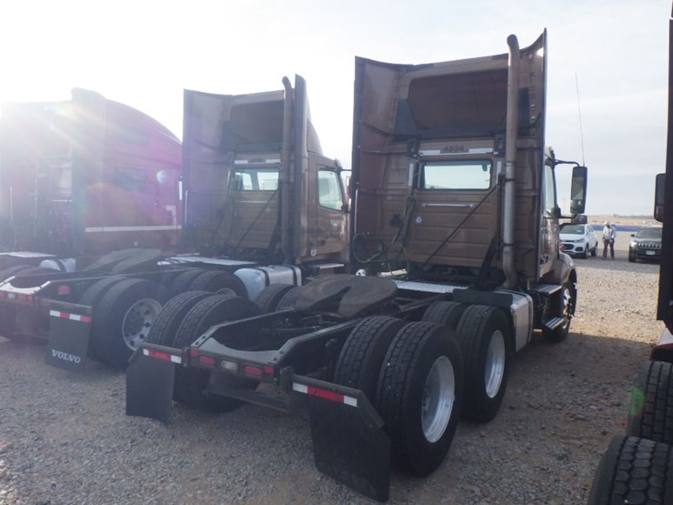 2019-volvo-vnl-300-image-7