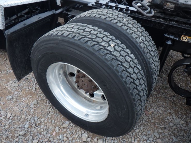 2018-peterbilt-579-image-15