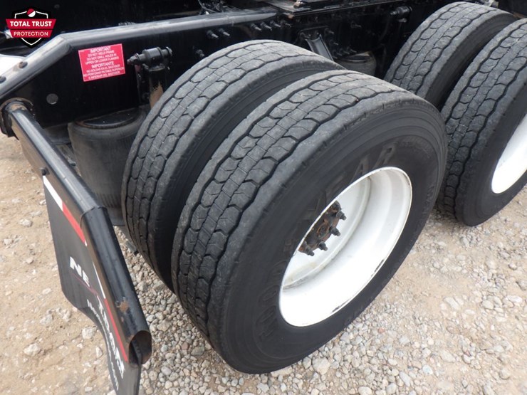 2023-volvo-vnl-300-image-6