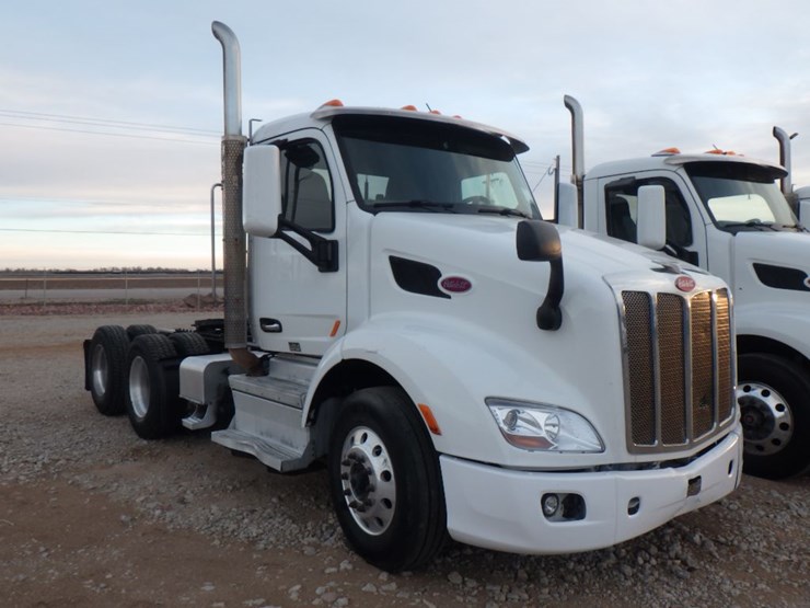 2018-peterbilt-579-image-3