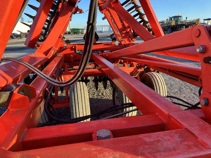 2013-kuhn-krause-8000-25-image-4