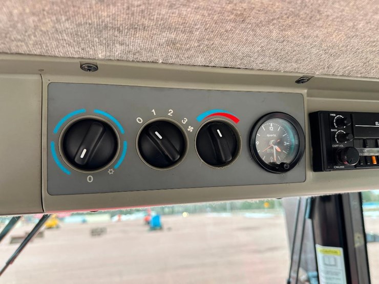 massey-ferguson-8160-image-60