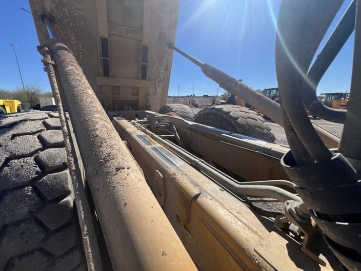 2010-caterpillar-740b-image-52