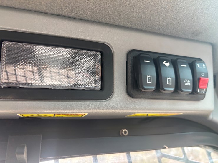 2023-caterpillar-289d3-image-40