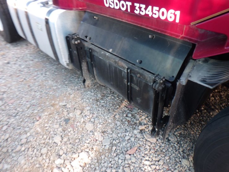 2021-volvo-vnl-300-image-4