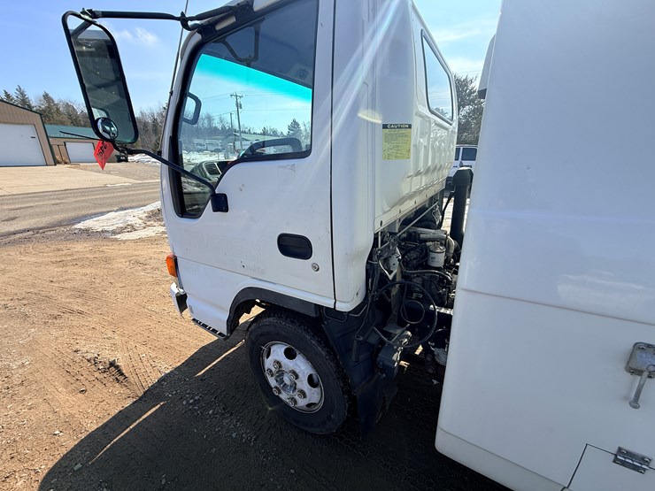 2002-isuzu-npr-image-30