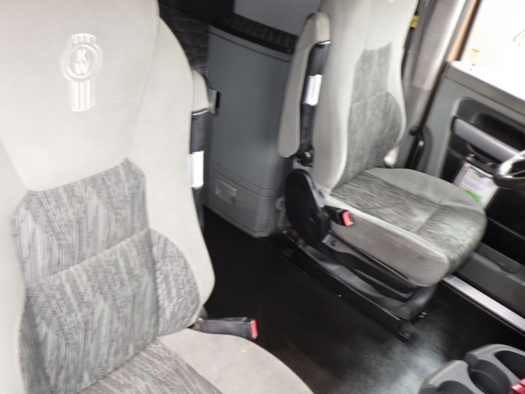 2022-kenworth-t680-image-10