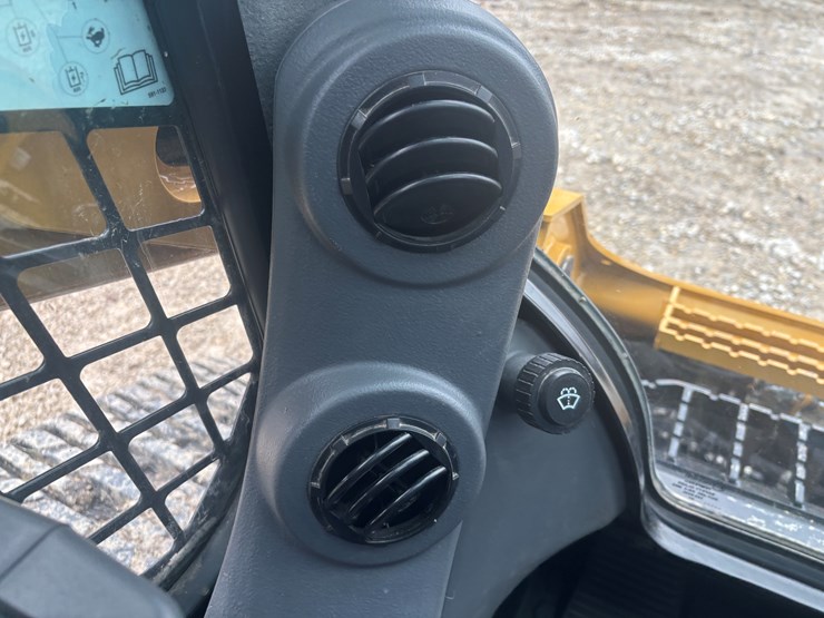 2023-caterpillar-289d3-image-46