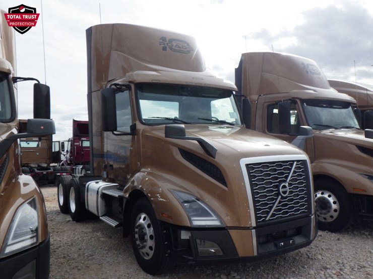 2022-volvo-vnl-300-image-3