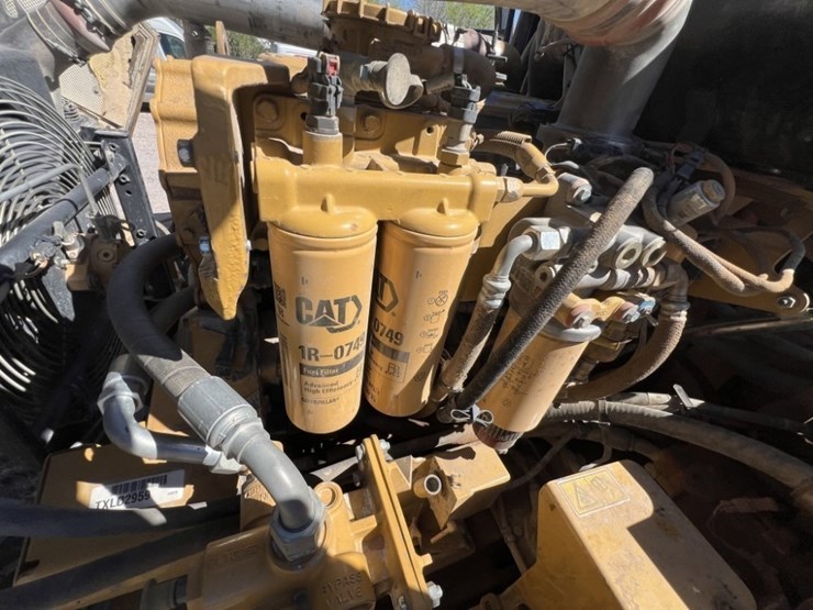 2013-caterpillar-740b-image-42