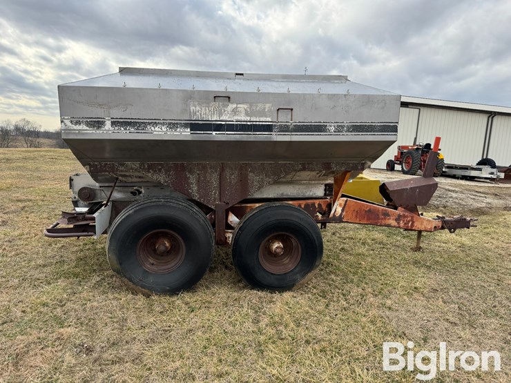 mobility-6.5-ton-pull-type-fertilizer-spreader-image-4