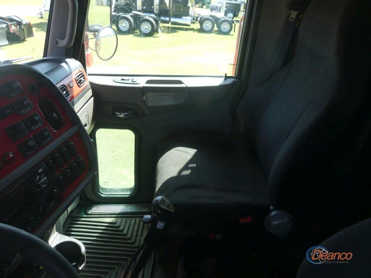 2017-peterbilt-389-image-16