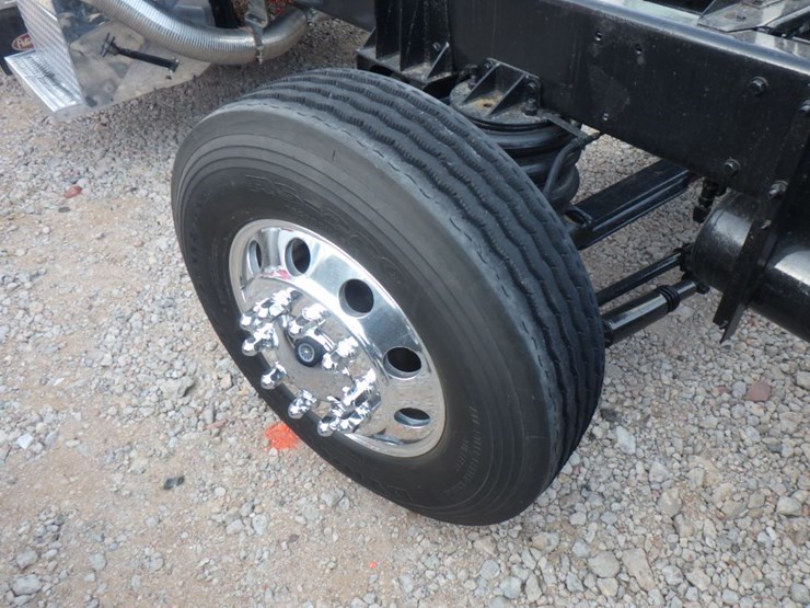 1997-peterbilt-379-image-17