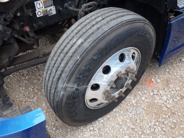 2022-kenworth-t680-image-24