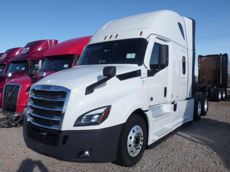 2021-freightliner-cascadia-126-image-1