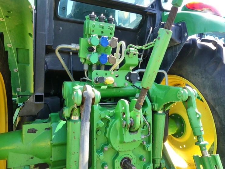john-deere-6105d-image-6