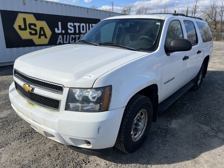 2013-chevrolet-suburban-image-1
