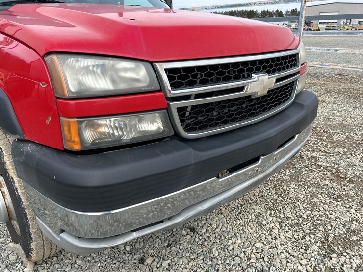 2006-chevrolet-3500-image-12