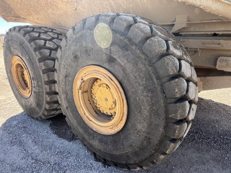 2013-caterpillar-740b-image-24