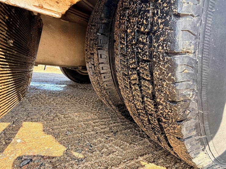 2004-isuzu-npr-image-58