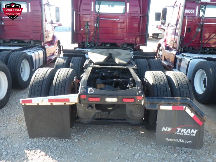 2022-volvo-vnl-300-image-7