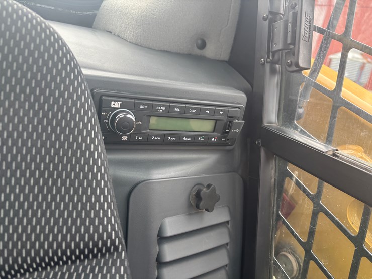 2023-caterpillar-289d3-image-38