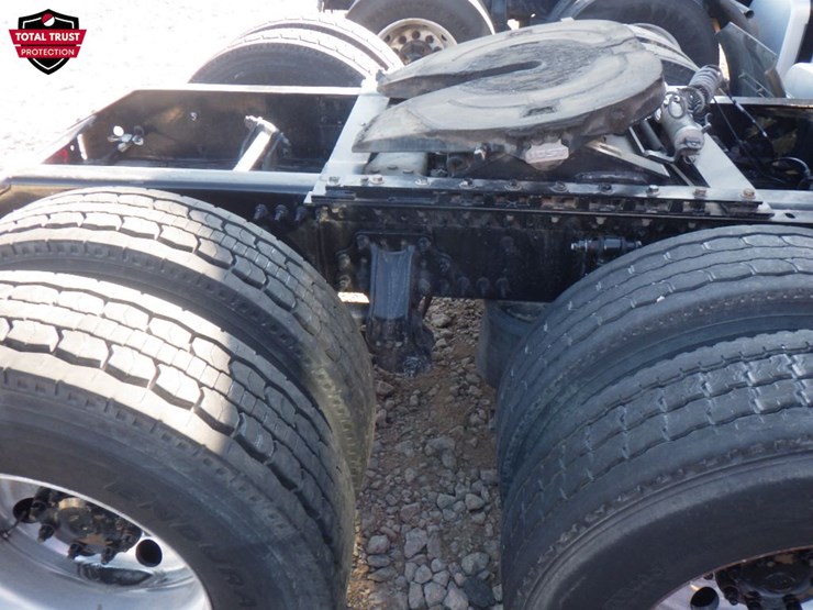 2022-volvo-vnl-300-image-4