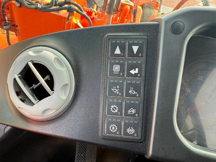 2017-doosan-dl220-5-image-65