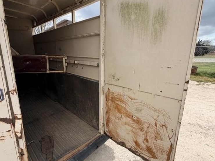 l2---1994-logan-coachman-3-horse-trailer-image-24