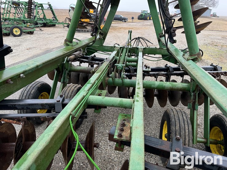 john-deere-235-image-17